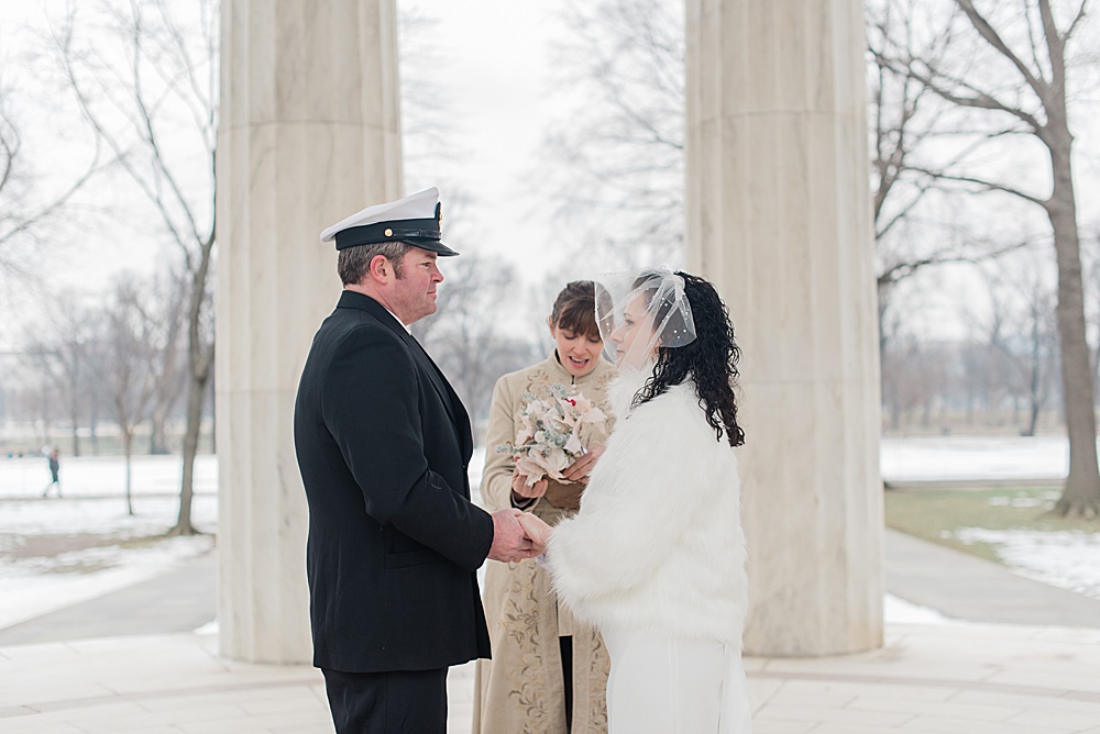 Couple eloping at the DC War Memorial on the national Mall